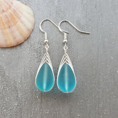 Sea glass reminds me of the ocean which reminds me of cruising.  These earrings would make a perfect stocking stuffer or small gift iidea for cruise lovers