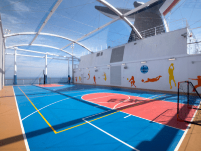 Carnival Horizon basketball court  One of the Carnival Horizon activities that teens will love.
