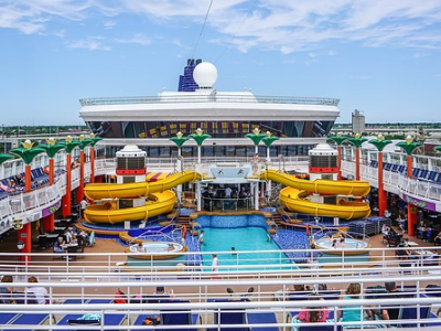 There are great entertainment options when cruising - something for everyone.  There is something for everyone on a cruise.  It makes the perfect family vacation.